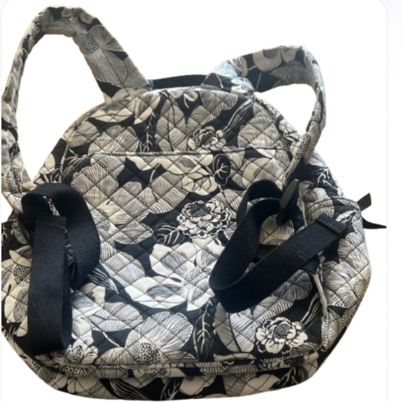 VERA BRADLEY BACKPACK NWOT BEAUTIFUL QUILTED BAG~NEVER USED - Picture 2 of 7